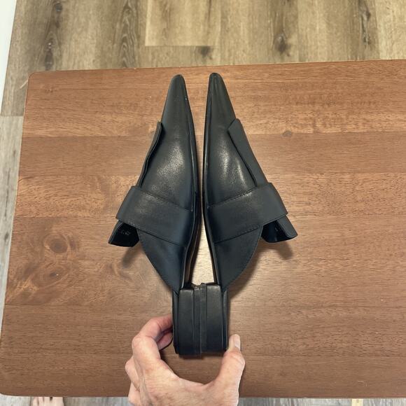 Black Leather Mules Sz 7 Pointy Toe Vero Cuoio Witchy Goth Brass Buckle Fringe - Picture 8 of 15